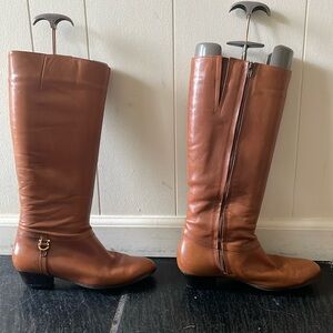 Women’s leather boots